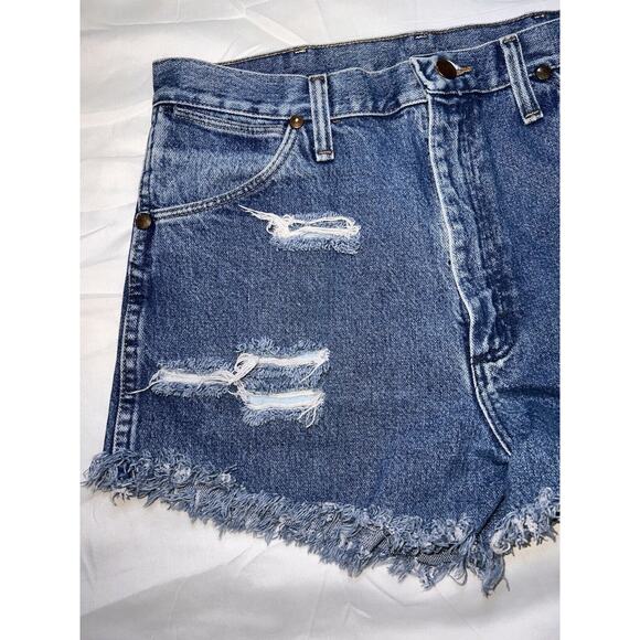 Wrangler Cut Off Jean Shorts Size 31x3 High Rise Blue Denim Raw Hem Western VTG - Picture 2 of 12